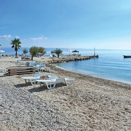 3 * Podstrana