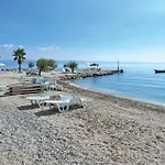 3 * Podstrana