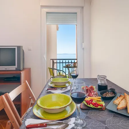 3 * Podstrana